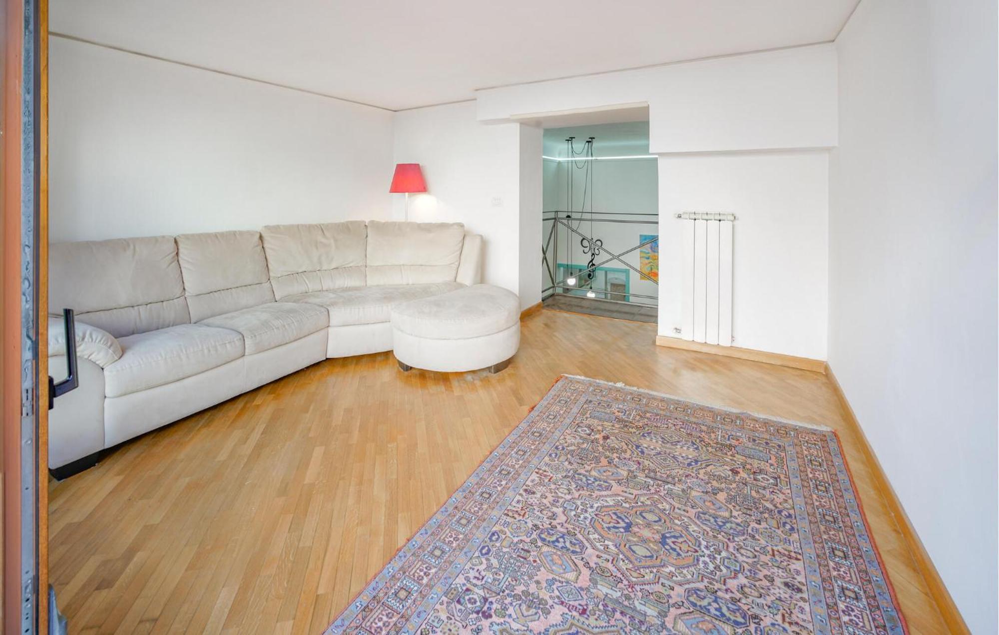 2 Bedroom Beautiful In Apartment Florenz